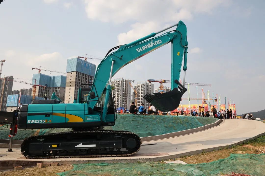 硬实力+软手刺！龙8头号玩家智能协拍电视剧《重中之重》开机