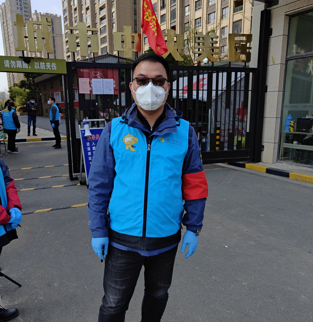 抗击疫情！龙8头号玩家人在行动