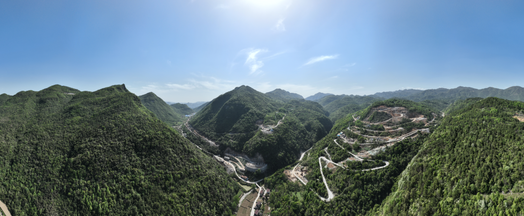 展现施工“奇效”！龙8头号玩家智能旋挖钻机强势助力炉慈高速公路建设