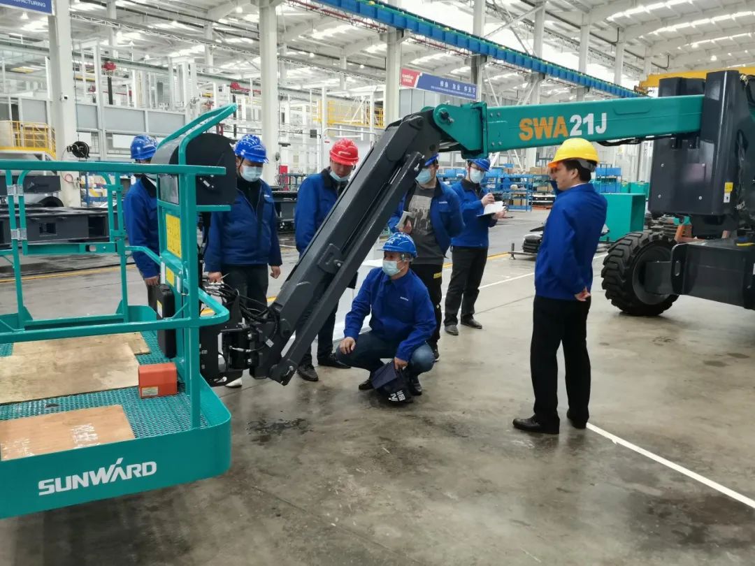 行业同级别产品之最！龙8头号玩家智能又一款曲臂式高空作业平台乐成下线