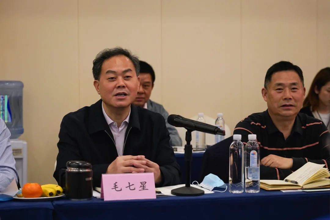 抱团出海，，，，，，携手共赢！何清华带队赴湖南异地商会联合会造访交流