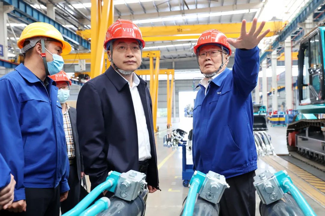 中铁二十局党委书记、董事长雷位冰带队造访龙8头号玩家智能