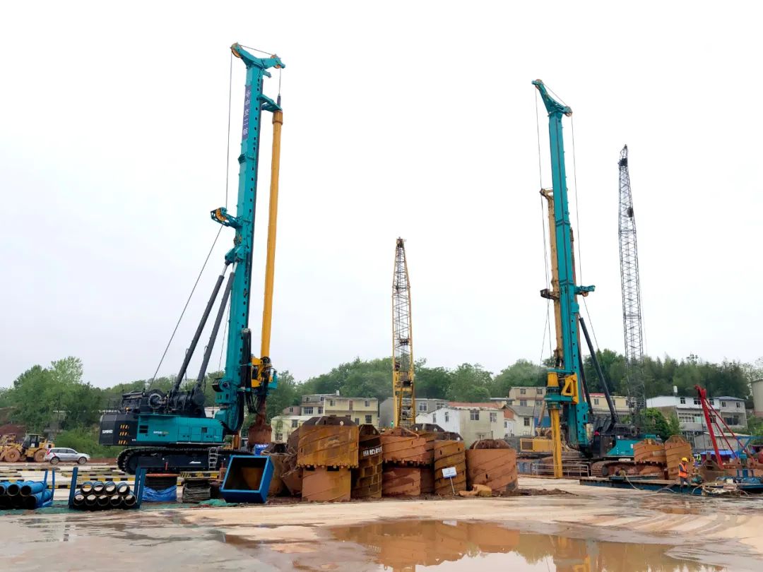 再啃“硬骨头”！龙8头号玩家智能“超等桩备”助建燕矶长江大桥