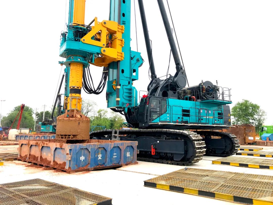 再啃“硬骨头”！龙8头号玩家智能“超等桩备”助建燕矶长江大桥