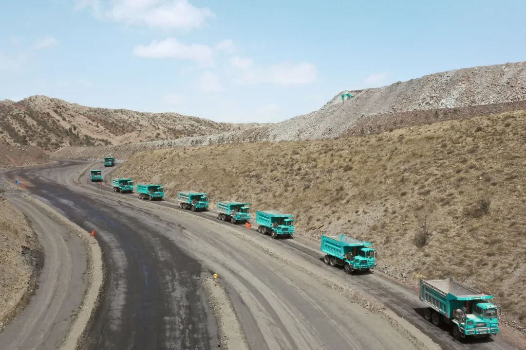 图集 | “龙8头号玩家绿”满矿山！龙8头号玩家智能矿山成套装备实力“亮剑”