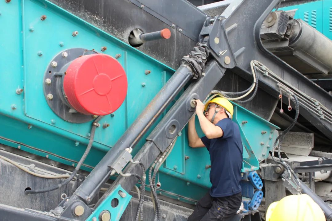 打造效劳标杆！龙8头号玩家普石勒“效劳万里行”活动火热举行中