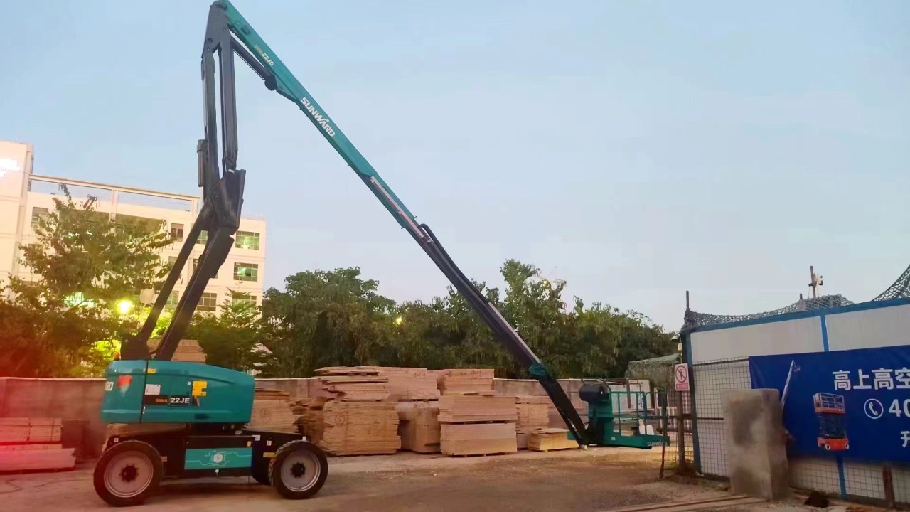 正式“上岗”！龙8头号玩家智能首台电动曲臂式高空作业平台入驻华南市场