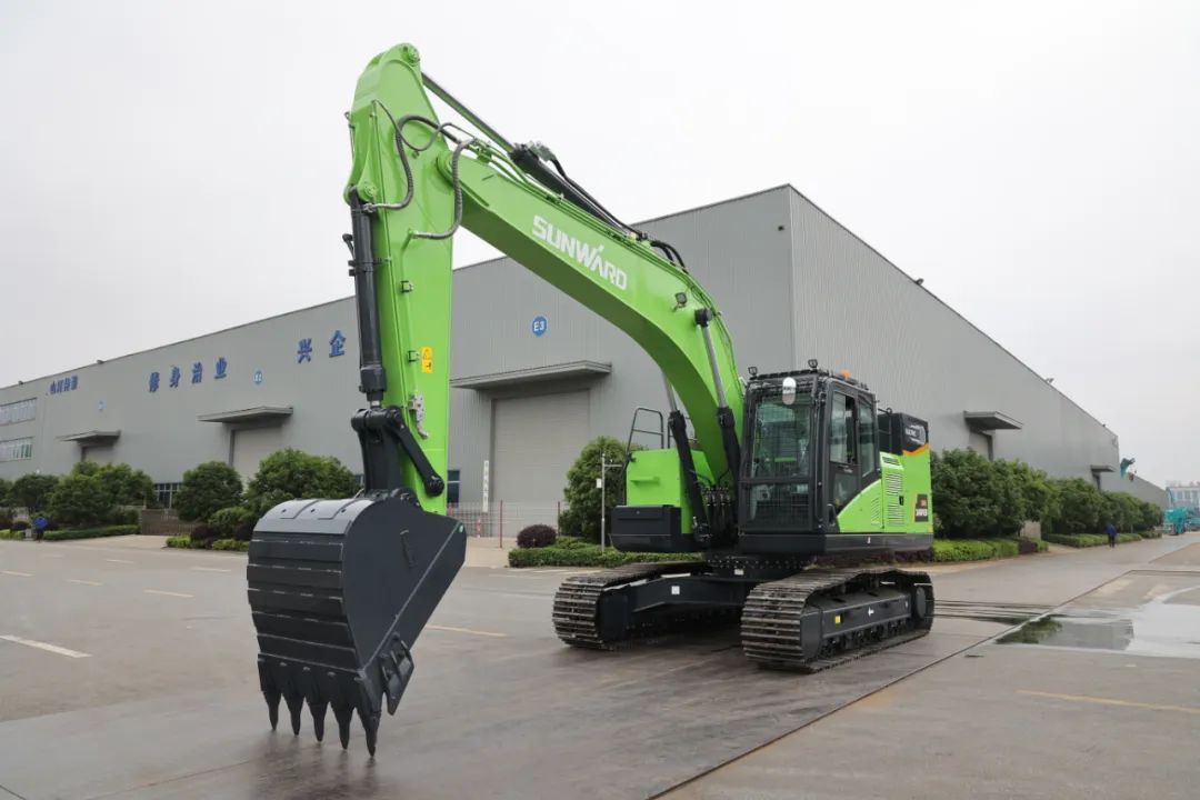 征战川藏铁路！龙8头号玩家智能新一代电动挖掘机乐成交付