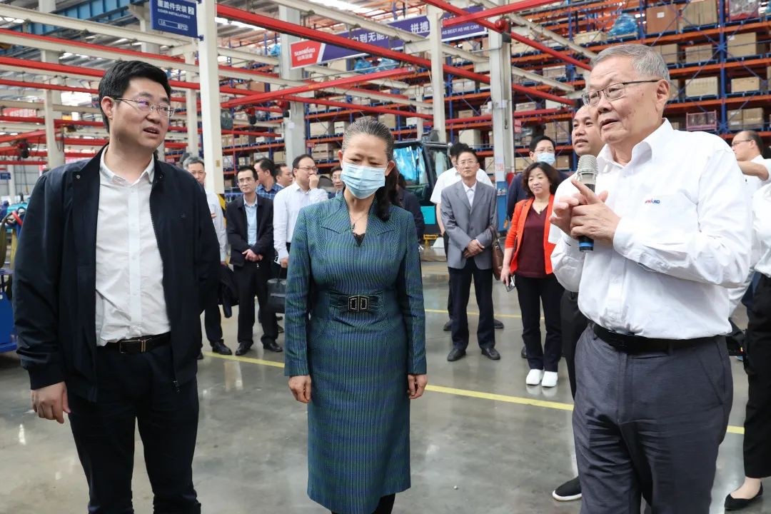 深化产学研相助！中南大学校长、中国工程院院士田红旗率团造访龙8头号玩家智能