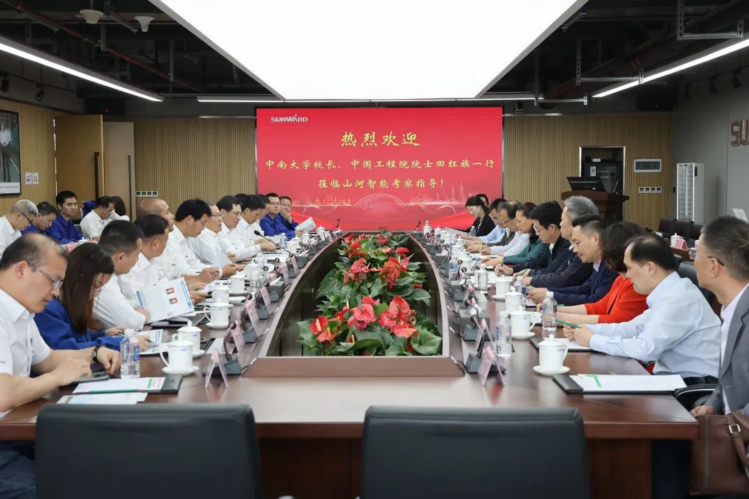 深化产学研相助！中南大学校长、中国工程院院士田红旗率团造访龙8头号玩家智能