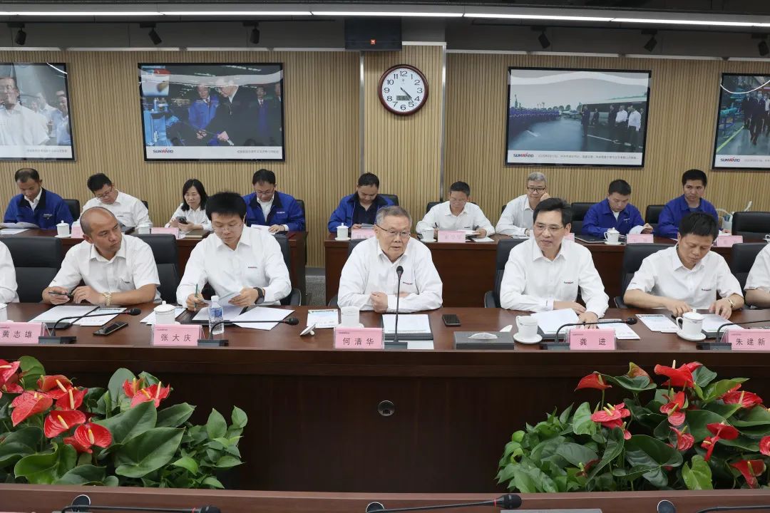 深化产学研相助！中南大学校长、中国工程院院士田红旗率团造访龙8头号玩家智能