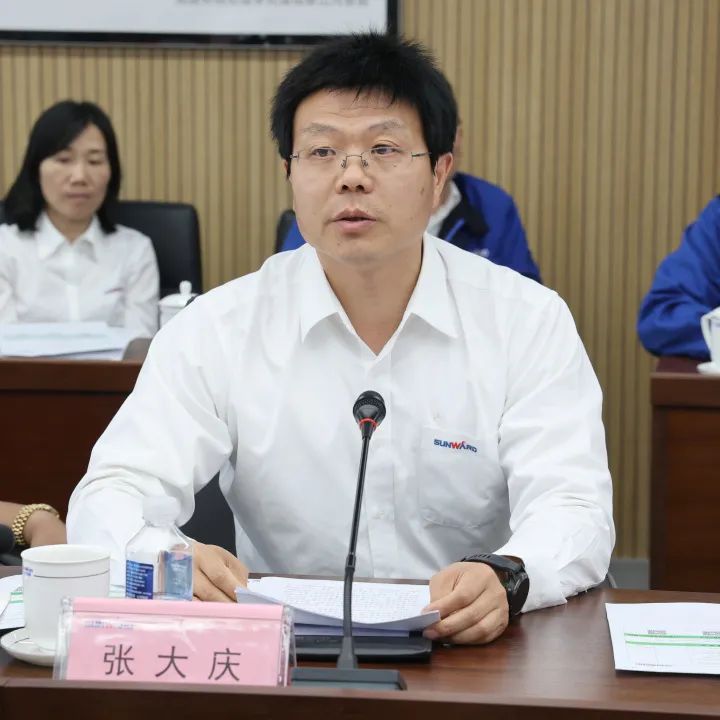 深化产学研相助！中南大学校长、中国工程院院士田红旗率团造访龙8头号玩家智能