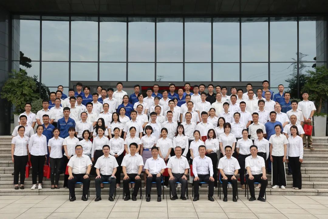 为立功建企建家一体化孝顺更鼎实力！龙8头号玩家智能第五届五次“双代会”乐成召开