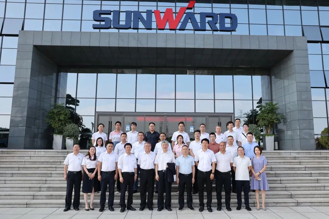 立异引领，，，，，智造未来！“2022院士专家长沙行”高端装备高质量生长钻研会盛大举行