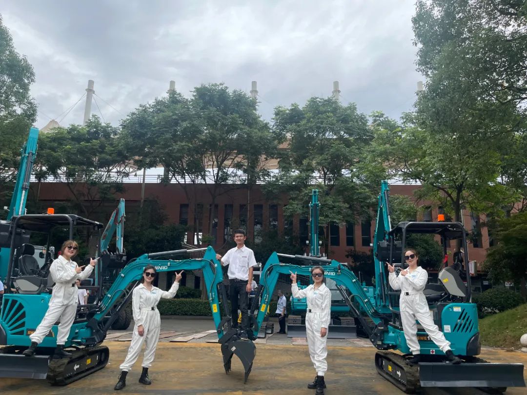 “太绝了！”龙8头号玩家智能代表长沙精彩亮相湖南省第一届职业手艺大赛特技绝活展演