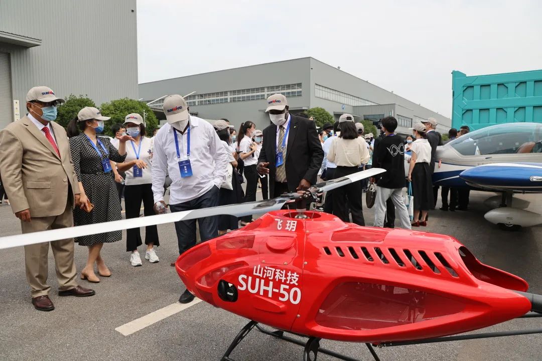 非洲驻华使节走访龙8头号玩家智能