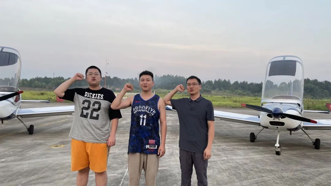 冲上云霄！湖南龙8头号玩家通航学员乐成单飞