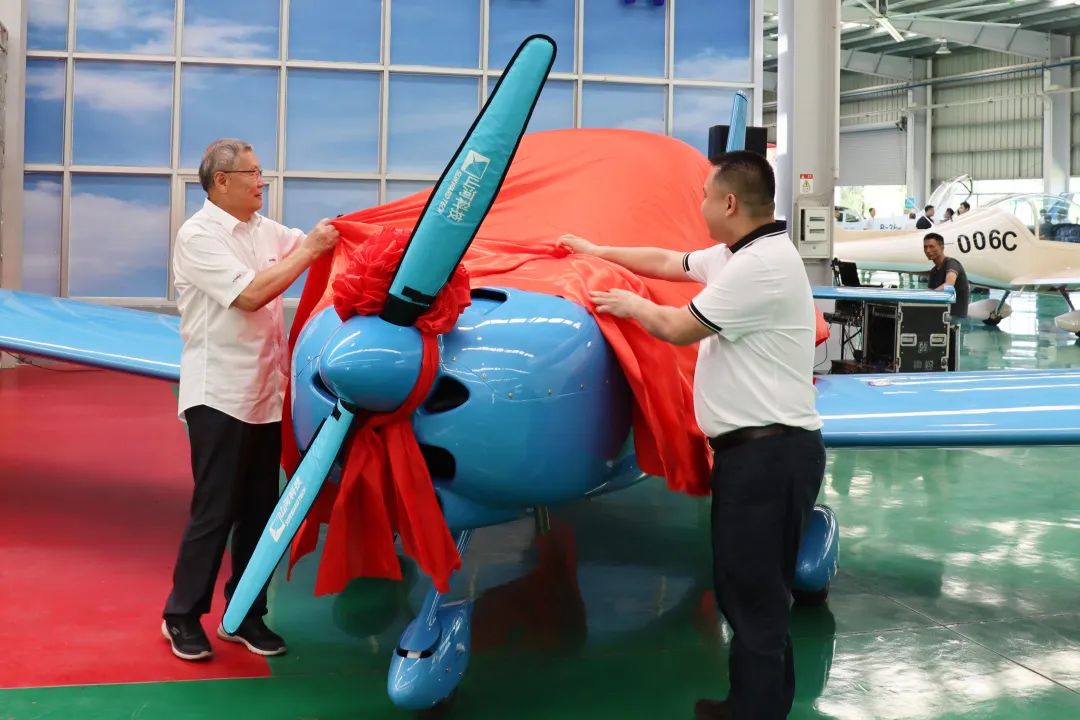 23个月交付100架！龙8头号玩家航空第 199、200 架阿若拉飞机顺遂下线交付