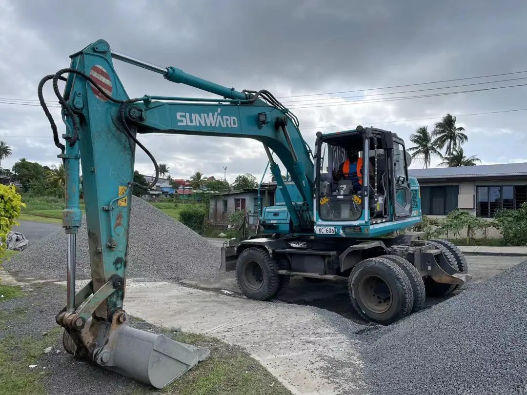 “龙8头号玩家绿”迈向南太平洋岛，，，，，，，龙8头号玩家智能轮挖助力斐济基础设施建设