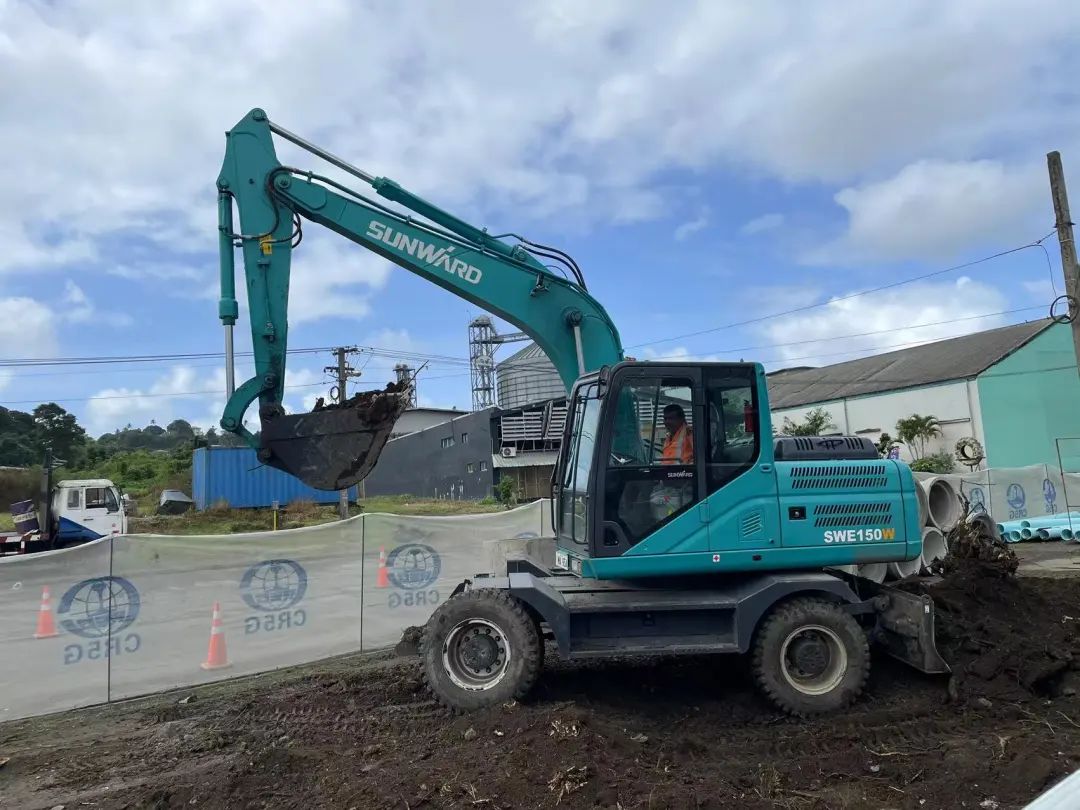 “龙8头号玩家绿”迈向南太平洋岛，，，，，，，龙8头号玩家智能轮挖助力斐济基础设施建设