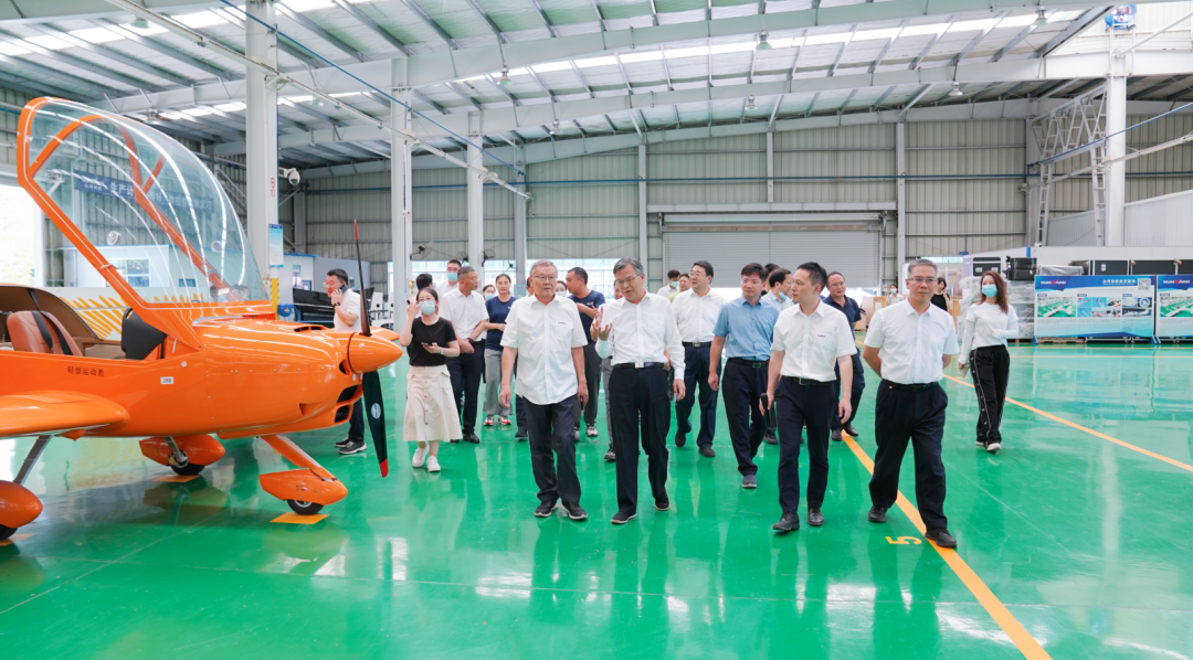 湖南省委常委、常务副省长李殿勋一行考察调研龙8头号玩家科技