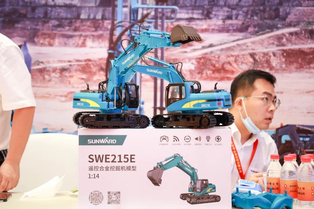 共话行业前沿手艺及趋势，，，，，龙8头号玩家智能亮相第九届金属非金属矿挑撰运营适用手艺与装备大会