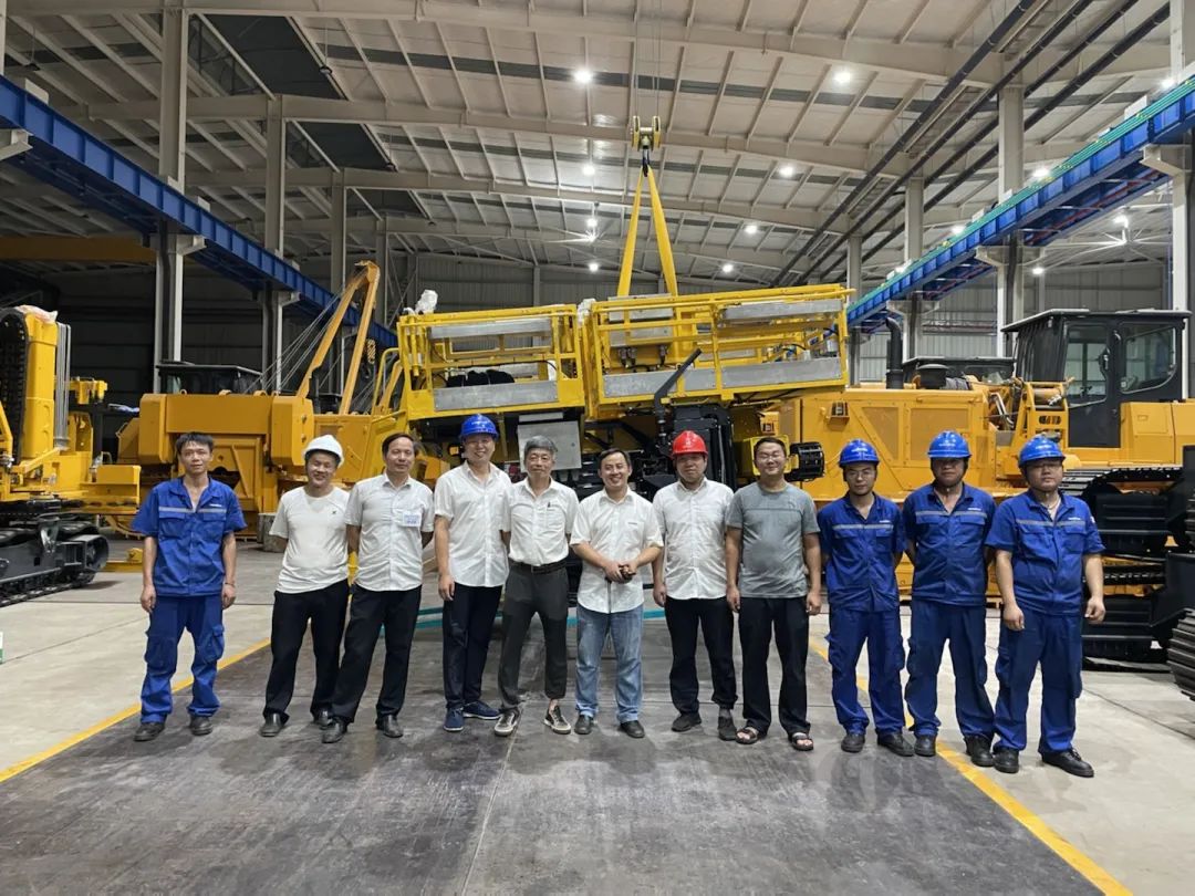 为铁路运输保驾护航！龙8头号玩家智能自主研制首套三平台作业装置乐成交付