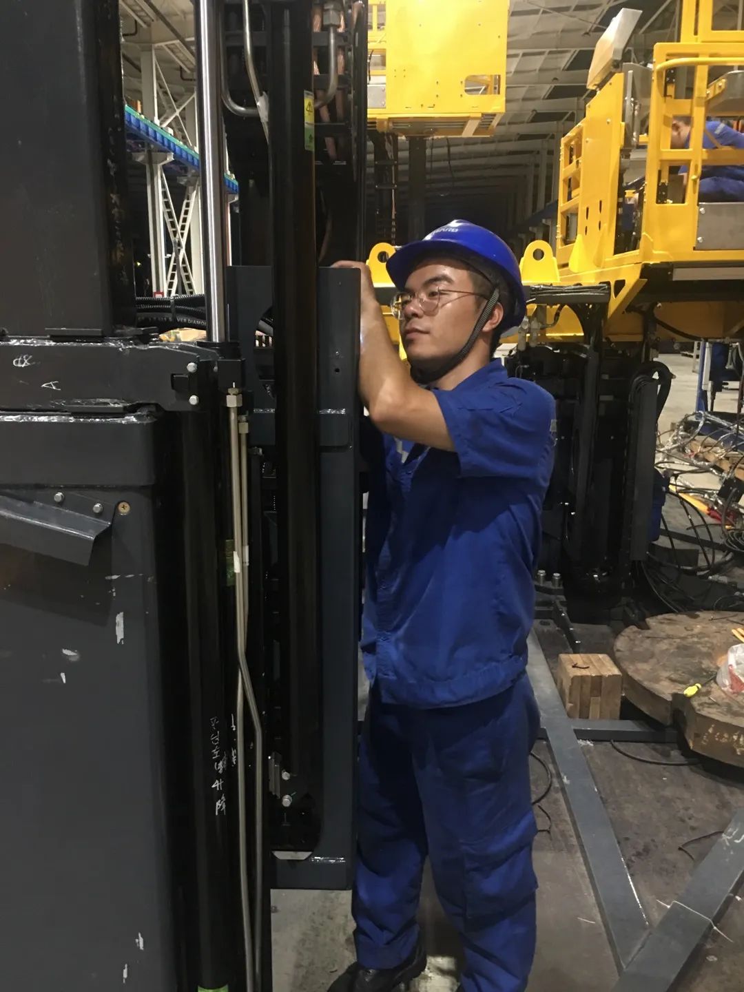 为铁路运输保驾护航！龙8头号玩家智能自主研制首套三平台作业装置乐成交付