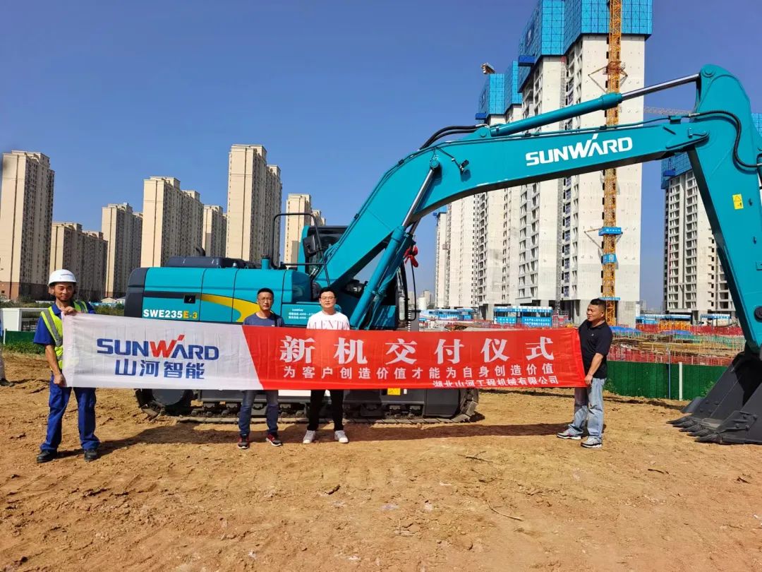 全款拿下！龙8头号玩家智能挖掘机奔赴工地一线