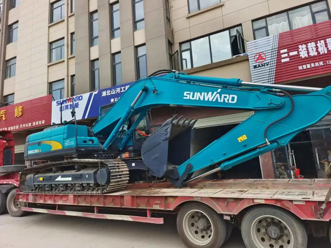 全款拿下！龙8头号玩家智能挖掘机奔赴工地一线