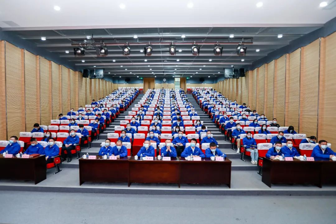 振奋人心！龙8头号玩家智能党员干部集中收看党的二十大开幕会盛况