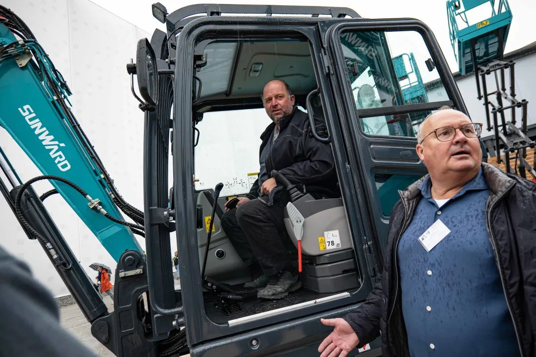 Bauma 2022 | 一连加码欧洲高端市场，，，，，“龙8头号玩家绿”闪灼德国慕尼黑