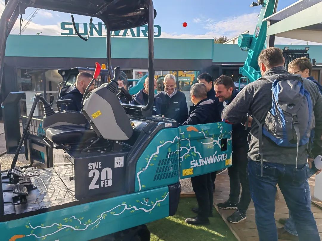 Bauma 2022 | 一连加码欧洲高端市场，，，，，“龙8头号玩家绿”闪灼德国慕尼黑