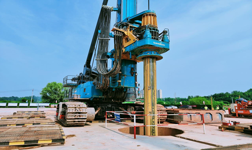 超等“桩”备实力亮剑！龙8头号玩家智能携手武汉乐成建设攻克燕矶长江大桥重大地层施工难题