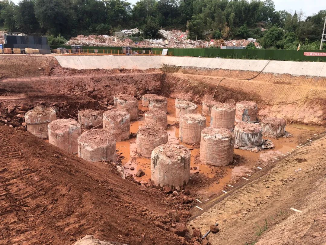 超等“桩”备实力亮剑！龙8头号玩家智能携手武汉乐成建设攻克燕矶长江大桥重大地层施工难题