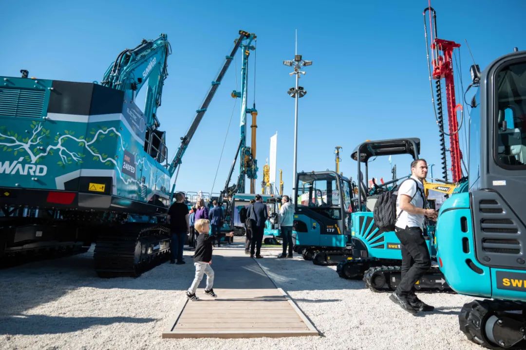 Bauma 2022 | 一组火热现场图带您重温龙8头号玩家智能德国宝马展之旅
