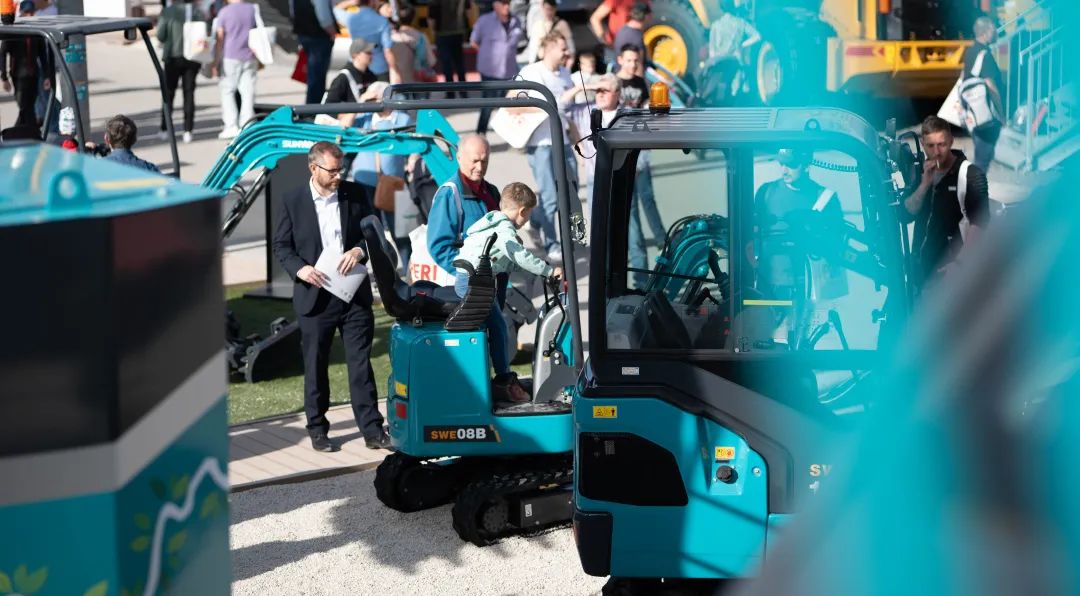 Bauma 2022 | 一组火热现场图带您重温龙8头号玩家智能德国宝马展之旅