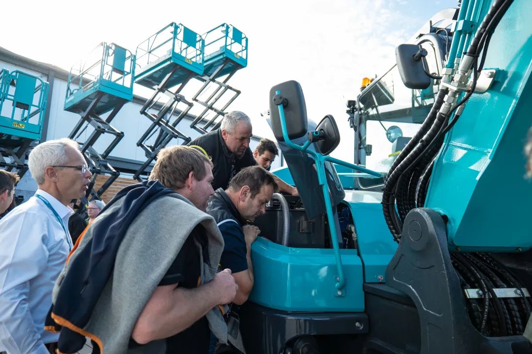 Bauma 2022 | 一组火热现场图带您重温龙8头号玩家智能德国宝马展之旅