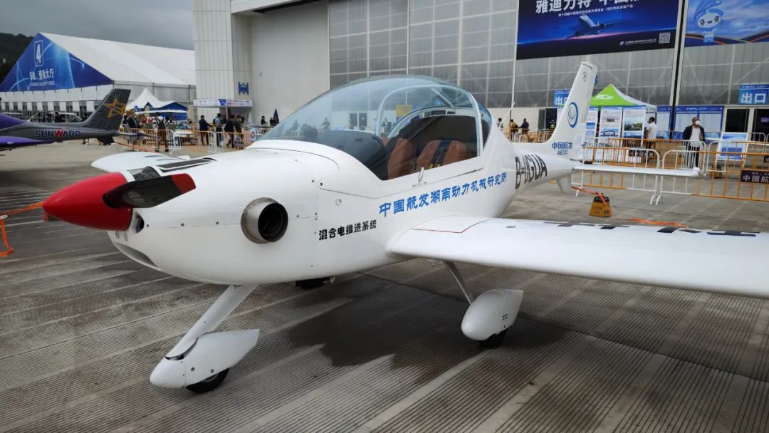 关注！龙8头号玩家科技携多款产品亮相第十四届珠海航展