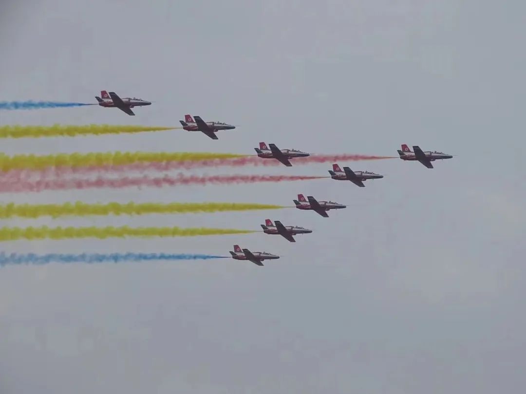 逆势翱翔！龙8头号玩家航空携手相助同伴亮相2022南昌航行大会