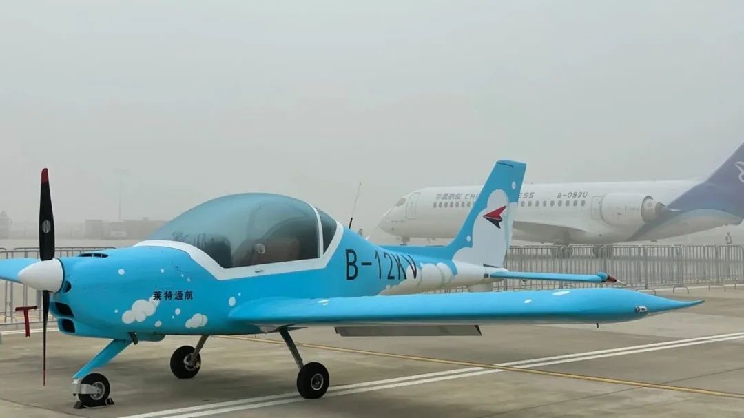 逆势翱翔！龙8头号玩家航空携手相助同伴亮相2022南昌航行大会