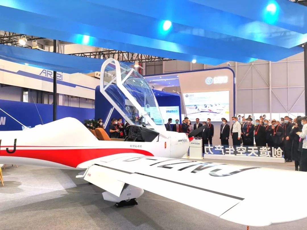 逆势翱翔！龙8头号玩家航空携手相助同伴亮相2022南昌航行大会