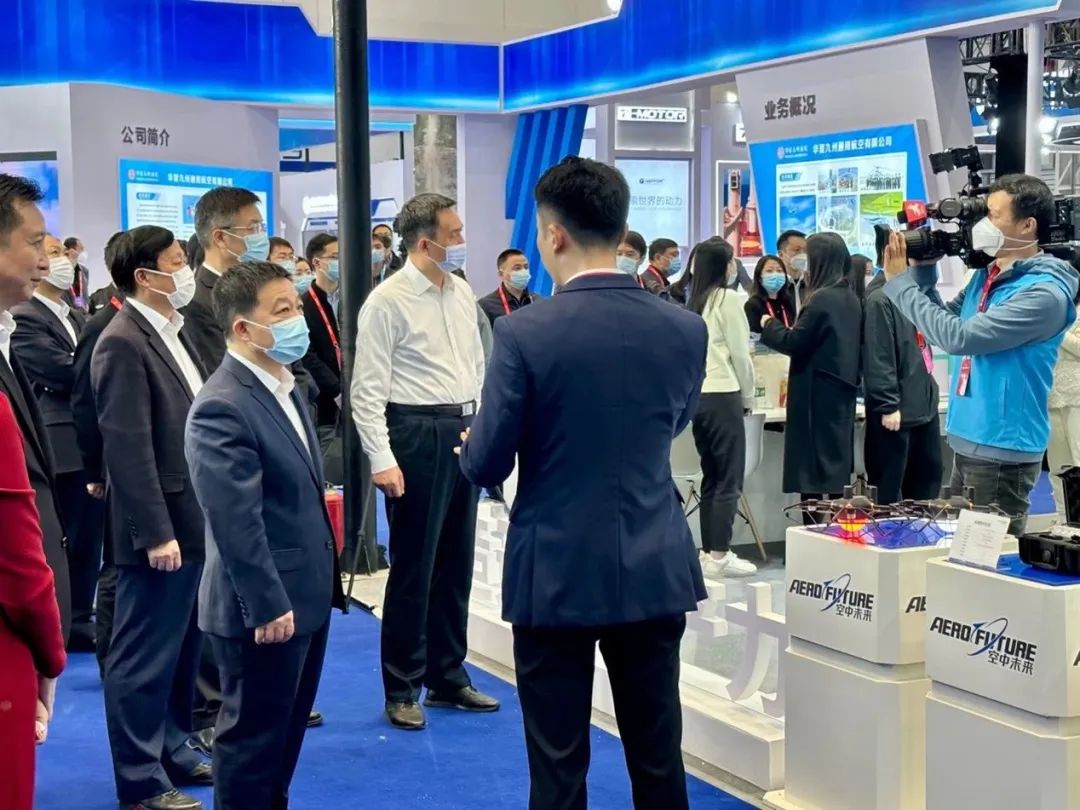 逆势翱翔！龙8头号玩家航空携手相助同伴亮相2022南昌航行大会