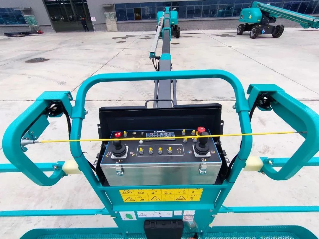 无需扩桥！龙8头号玩家智能国四款32米直臂式高空作业平台乐成下线