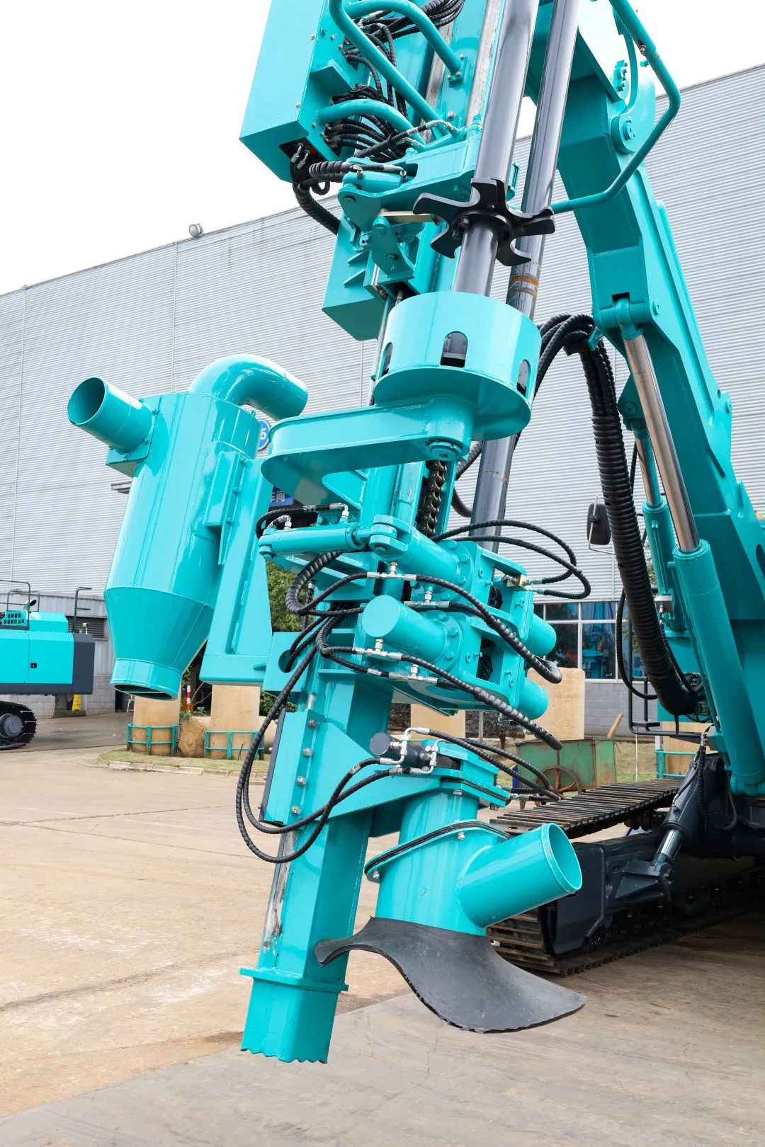 为绿色智能钻爆而生！龙8头号玩家智能全新一代一体式潜孔钻机强“四”来袭