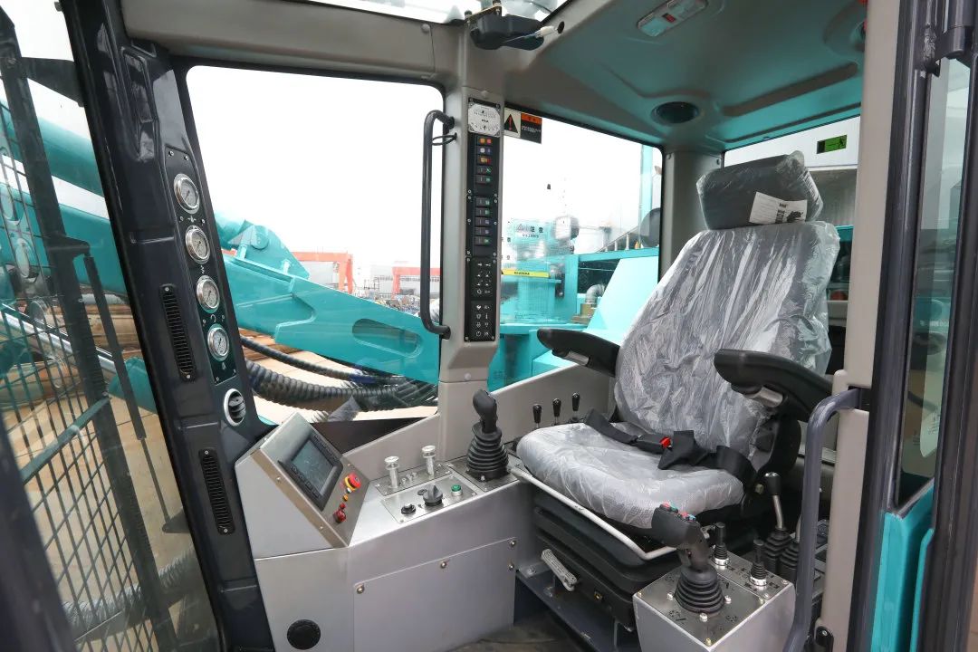 为绿色智能钻爆而生！龙8头号玩家智能全新一代一体式潜孔钻机强“四”来袭