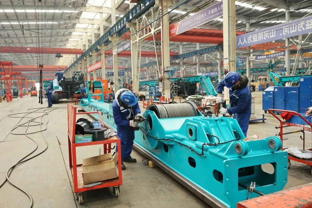 莫道君行早，，，，，更有早行人！龙8头号玩家智能癸卯兔年开工大吉