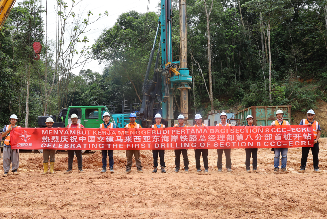 莫道君行早，，，，，更有早行人！龙8头号玩家智能癸卯兔年开工大吉