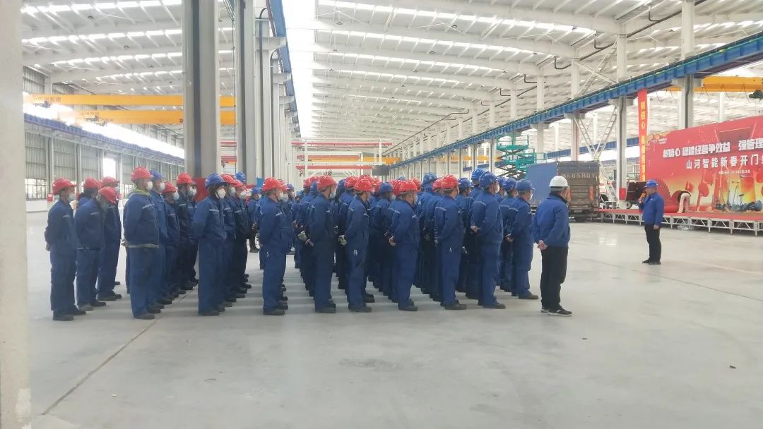 吹响复工“冲锋号”，，，，，，，，全力冲刺“开门红”！龙8头号玩家智能高空机械复工复产举行时