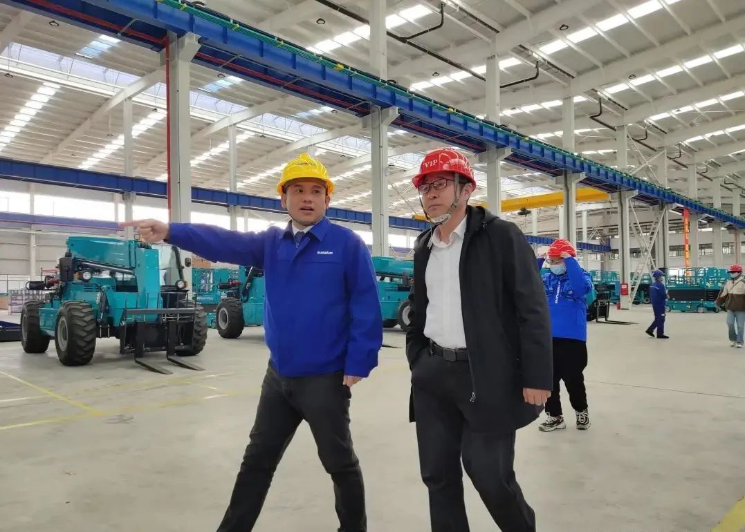 吹响复工“冲锋号”，，，，，，，，全力冲刺“开门红”！龙8头号玩家智能高空机械复工复产举行时